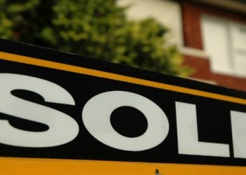 As many as 100,000 home purchases completed in the last financial year with no survey