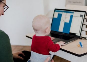 Survey: Working women shoulder brunt of parenting during pandemic
