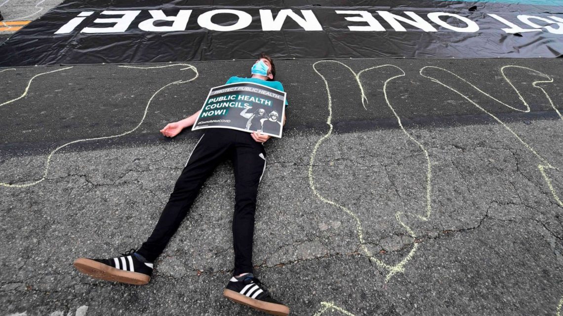 Coronavirus live updates: US reports highest daily death toll since mid-September