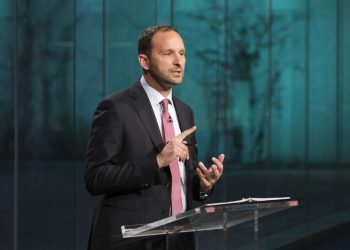 Facing tough survey results, Meili not ready to concede defeat