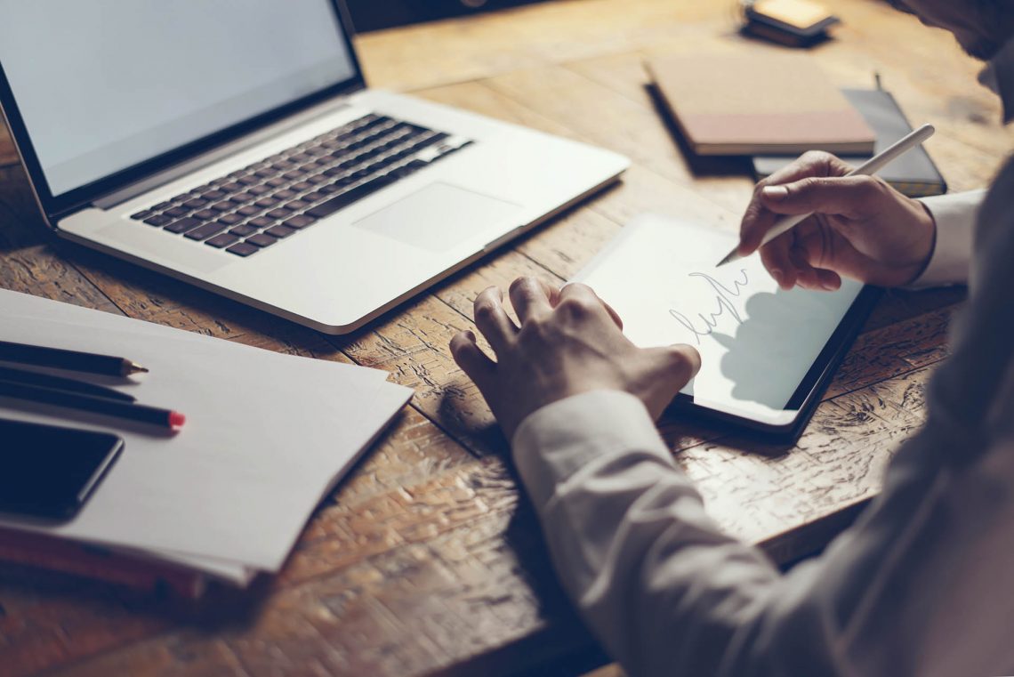 The electronic signature in remote contracts